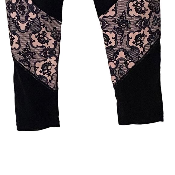Fabletics Woman's Size Medium Black Pink Mesh Hems Cropped Athleisure Leggings - Picture 5 of 7